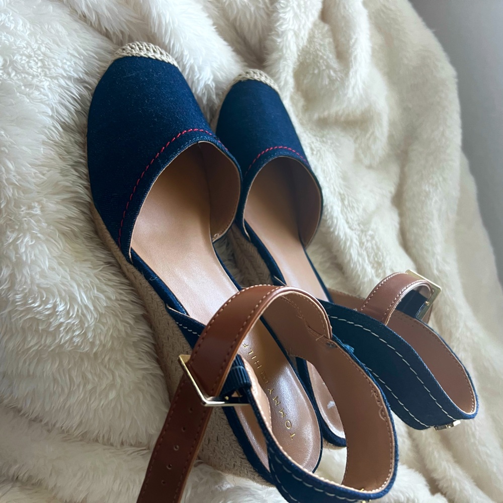 Tommy Hilfiger Women's Navy and Tan Slingback Sandals